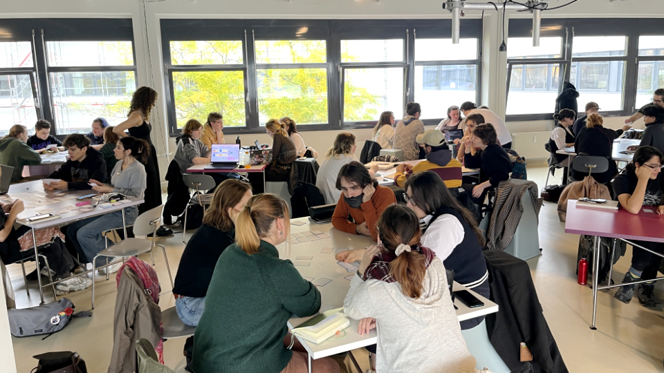 From Cards to Concepts: A LUNA Playtest with DE:HIVE Students!